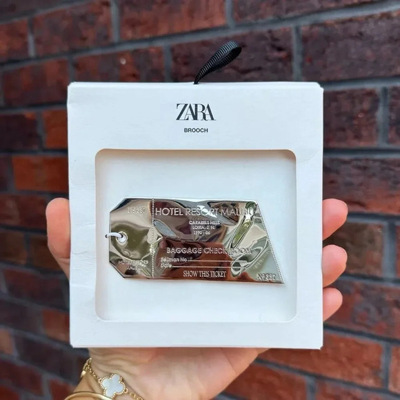 ZARA PLAQUE BROOCH WITH TEXT - Picture 5 of 9